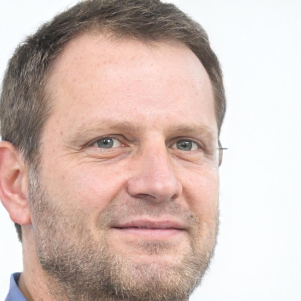 Portrait de Marc Dubois, formateur expert en finance personnelle